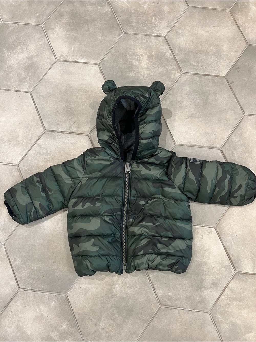 Gap Kids Camouflage Puffer Jacket with Hood - Green